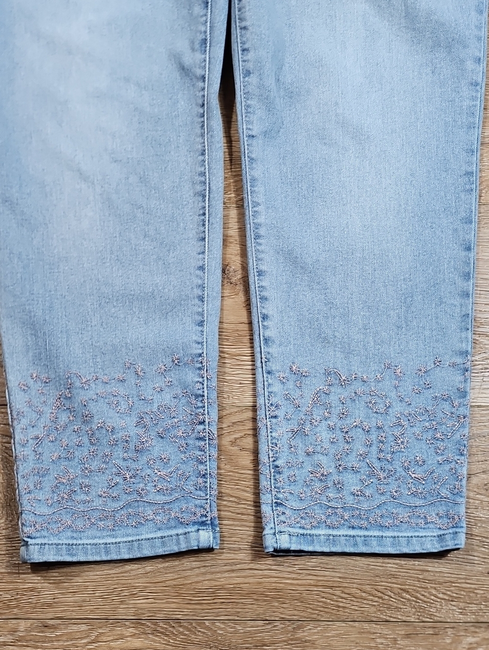 Chico's Ligh Wash Stretch Denim High Rise Pink Floral Embroidered Ankle Jean - Picture 7 of 16